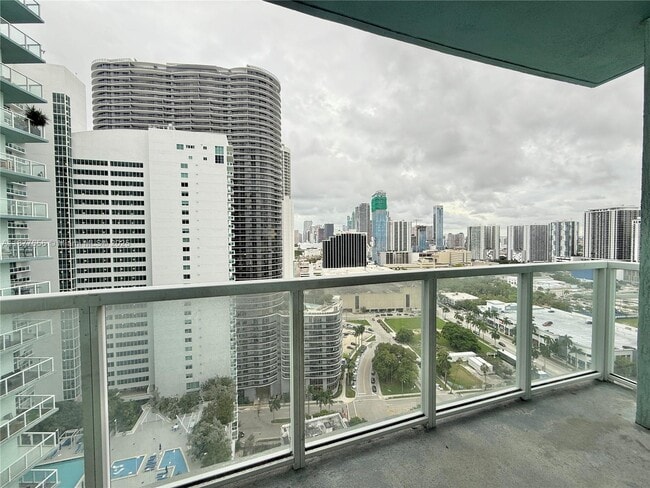 Foto del edificio - 1900 N Bayshore Dr