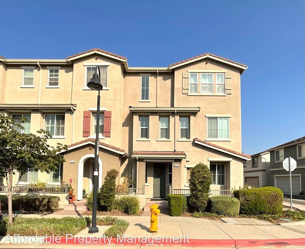 Primary Photo - 3 br, 3.5 bath House - 520 Staley Avenue