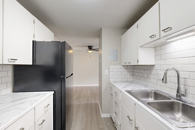 2 habitaciones, 1 baño - 700 pies cuadrados - Cocina - Matek