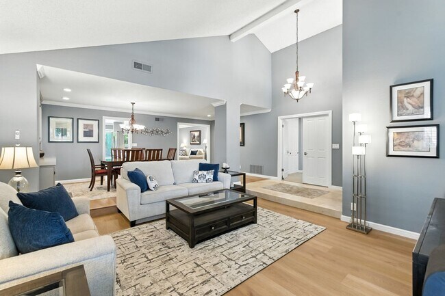 Foto del edificio - WILLOW GLEN - Beautifully updated with hig...