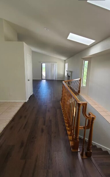 Building Photo - 3bed 3bath Available for Rent