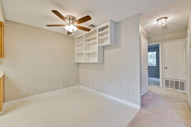 Building Photo - 472 Shadowgraph Dr