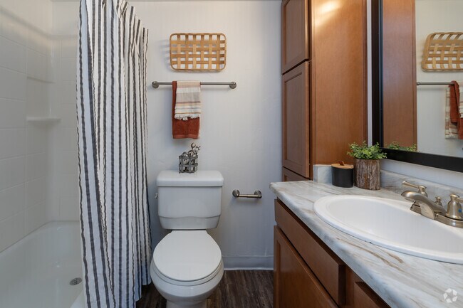 1BR, 1BA - 619SF - Bathroom - Lantana Apartments