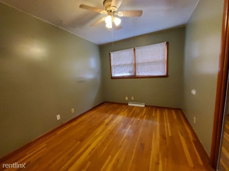 Building Photo - 3 br, 1 bath House - 2229 SW Jewell Ave