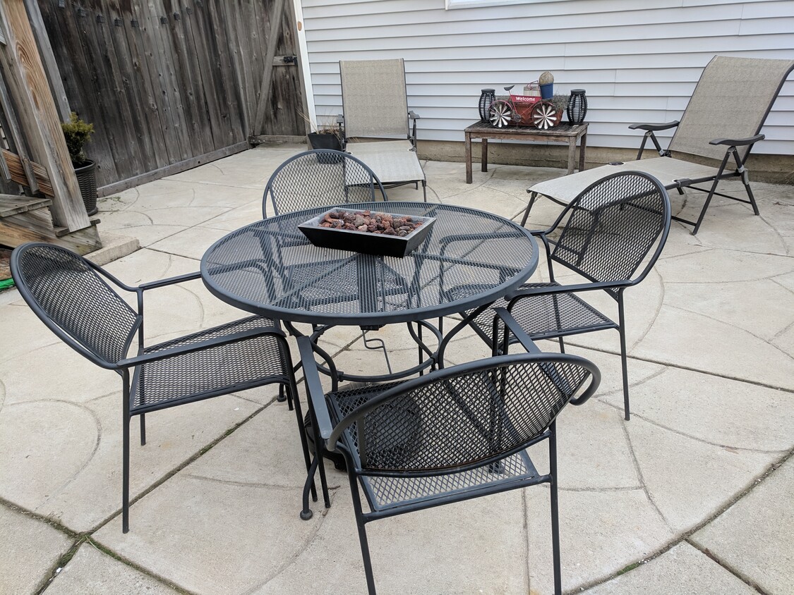 outdoor area incl grill - 3017 N Racine Ave