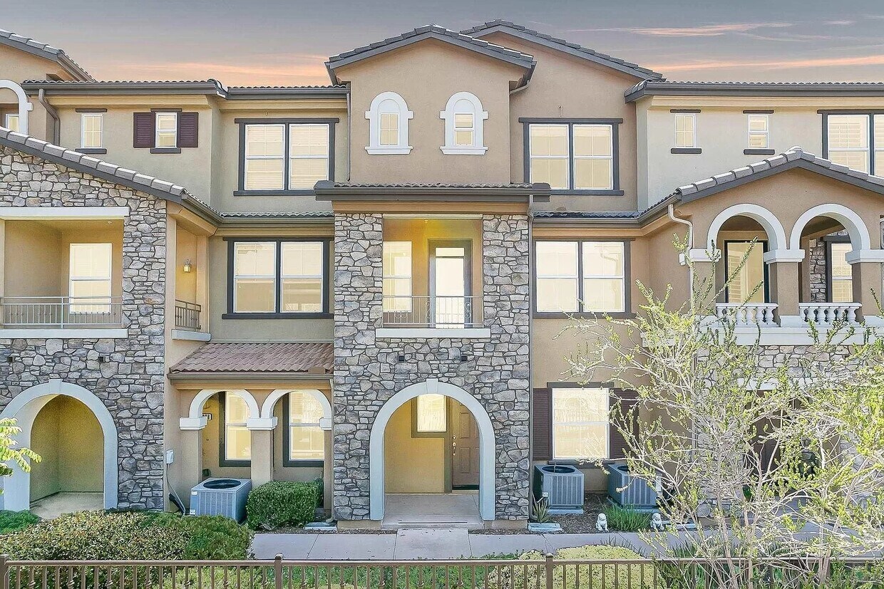 1609 Calabria St, Santee, CA 92071 Townhome Rentals in Santee CA