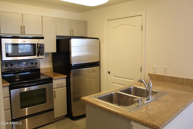 Building Photo - 5302 E Van Buren St