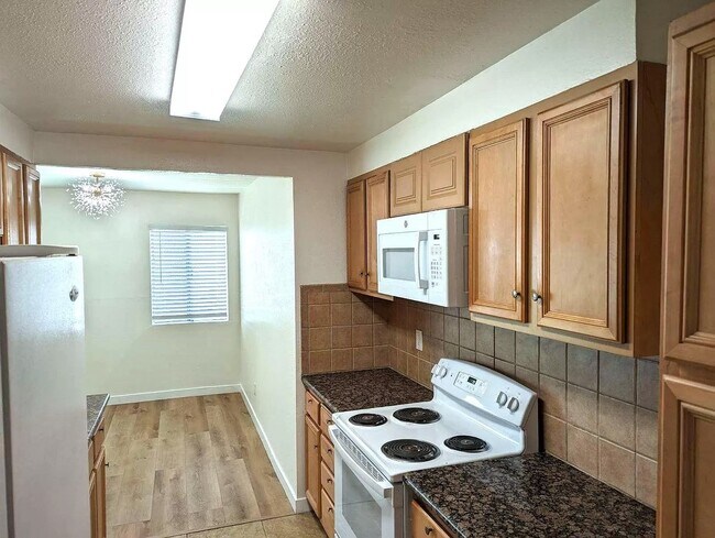 Building Photo - 5412 Lindley Ave