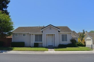 Building Photo - 9454 Laguna Pointe Way