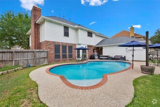 Building Photo - 25823 Lake Lawn Dr