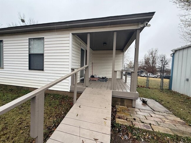 Building Photo - 1940 Ives Way Ln