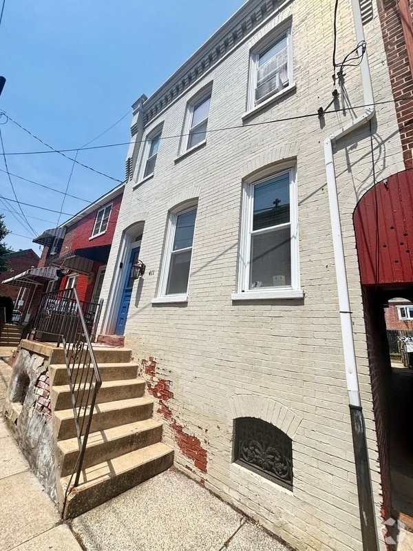 Building Photo - 411 St Joseph St