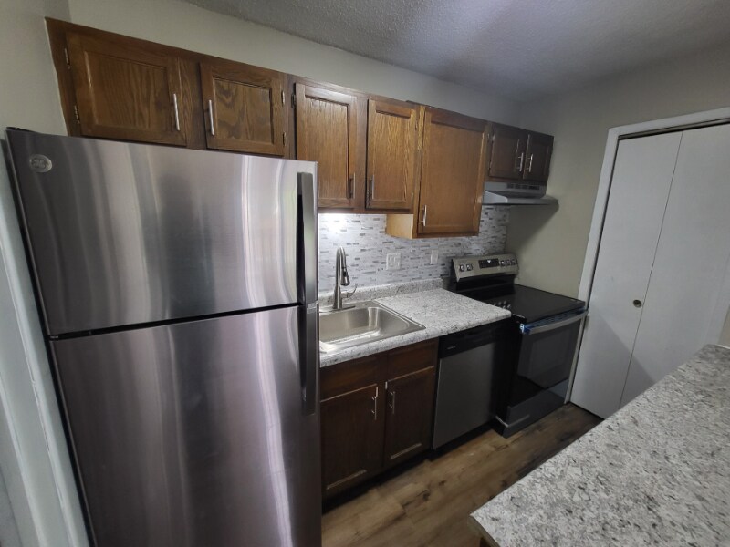Foto principal - 905 W 11th St N