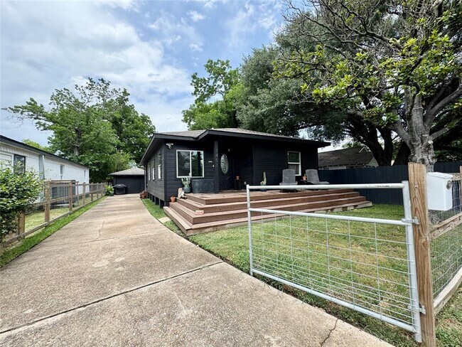 Foto del edificio - 1451 E 33rd St