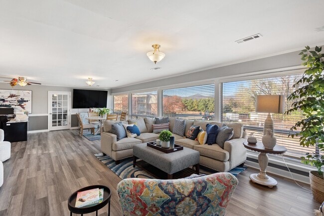 Oficina de arrendamiento - Sterlingwood Apartments