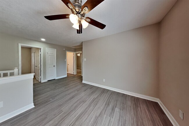 Foto del edificio - 6910 Springcrest Ct