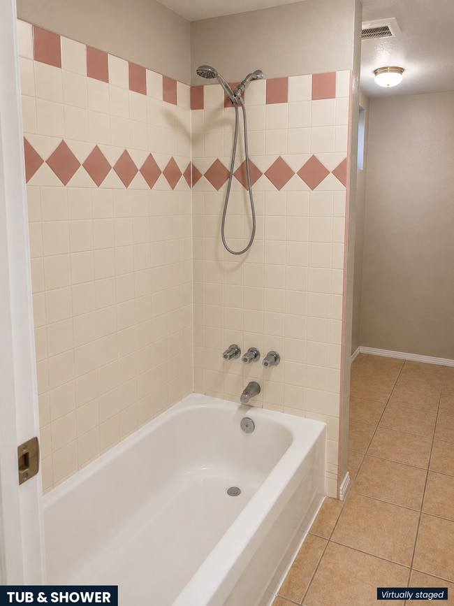 Baño - 1305 E San Antonio Ave