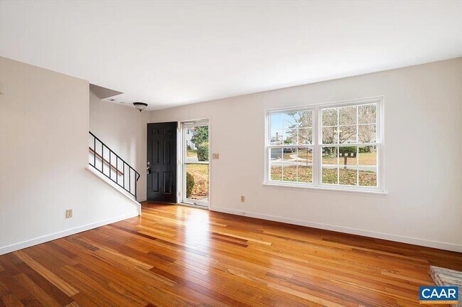 Foto del edificio - 803 Orangedale Ave