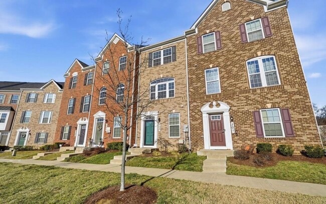 Building Photo - 703 Sky Bridge Dr