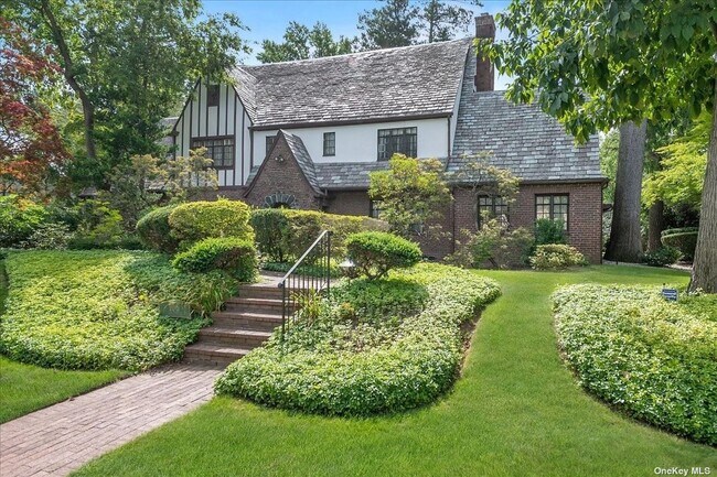 Building Photo - 106 Ash Dr