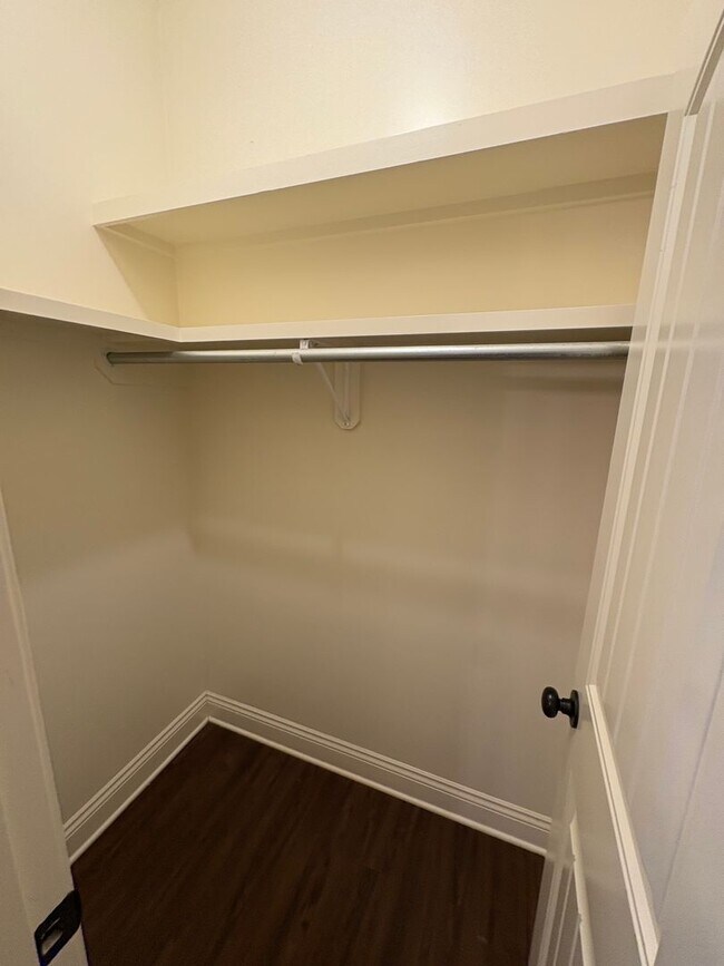 Foto del edificio - 4948 Common St