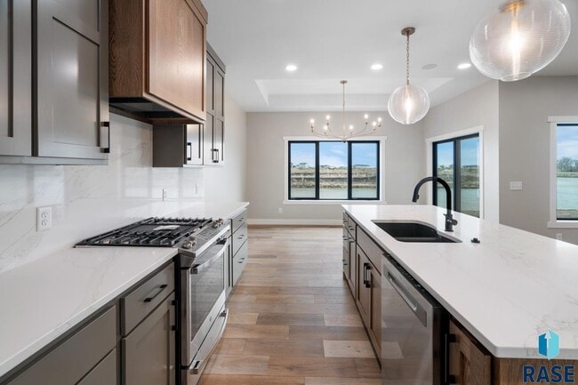 Building Photo - 1137 N Thompson Ave