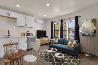 Building Photo - 329 N 17th Dr