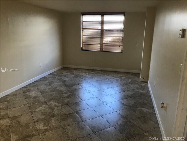 Foto del edificio - 1250 NE 125th St