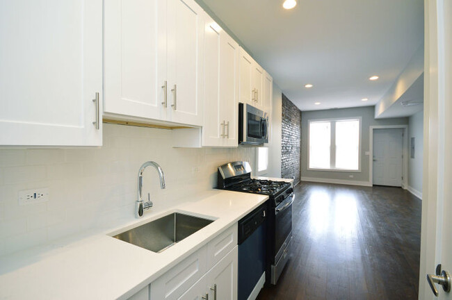 Foto del edificio - 2721 W Division St