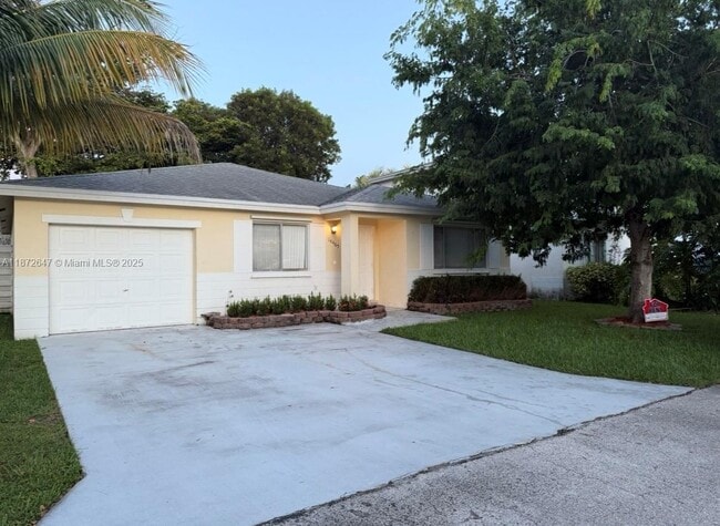 Building Photo - 14465 SW 139th Ave Cir E