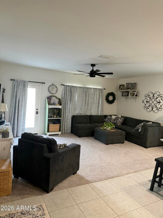 Foto del edificio - 24106 W Pecan Rd