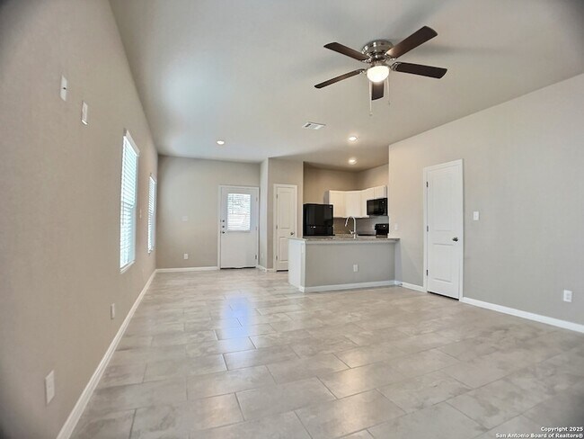 Foto del edificio - 7935 Dial Ike Dr