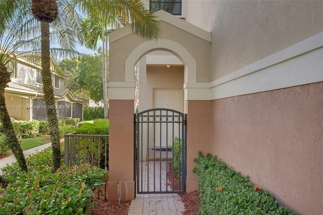 Building Photo - 3912 Tree Top Dr