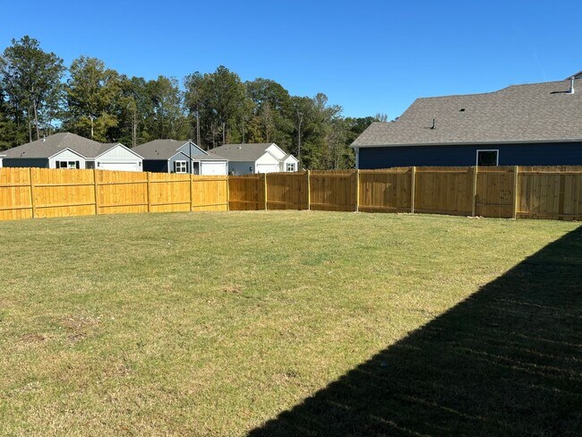 Foto del edificio - McCalla Trace Newly Constructed 4 BR/ 2 Bath one level house 1774sqft