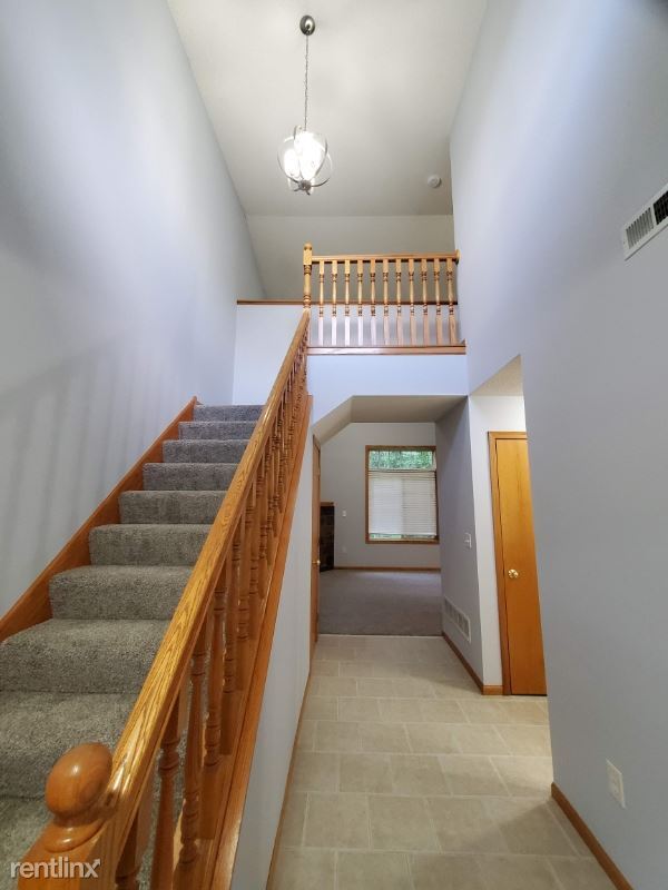 Building Photo - 2 br, 2.5 bath Townhome - 23173 iris avenue