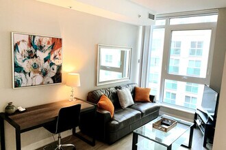 Building Photo - 199 Richmond St W