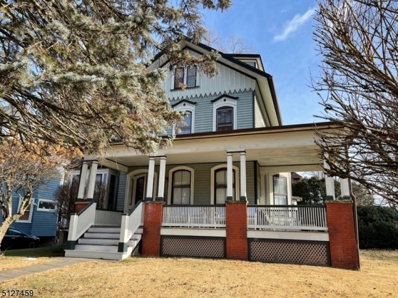 Foto principal - 127 Midland Ave