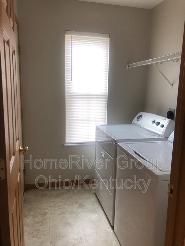 Building Photo - 3648 Ashridge St