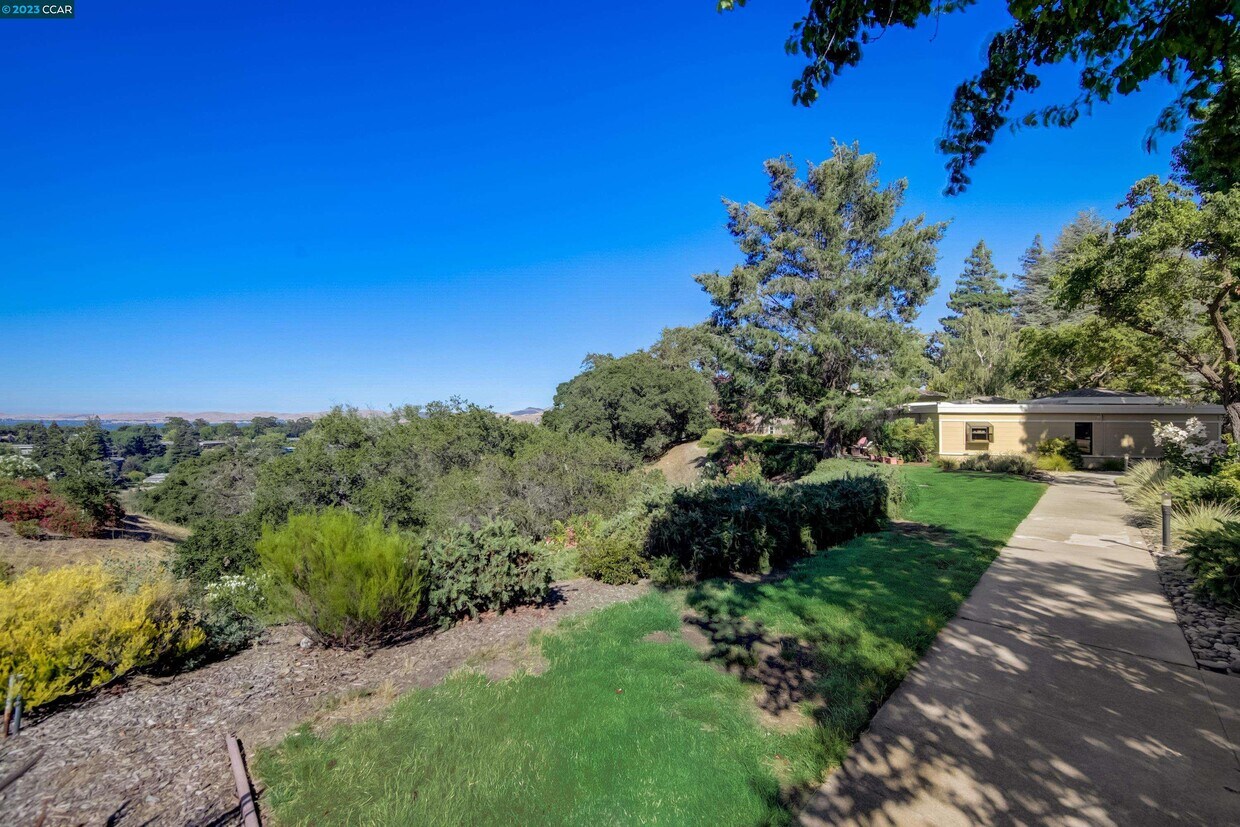 2101 Skycrest Dr Unit 2, Walnut Creek, CA 94595 Condo for Rent in