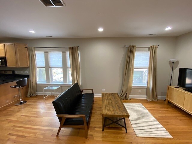 Foto principal - 6815 N Lakewood Ave
