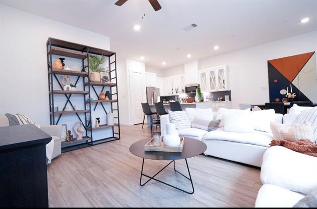 Foto del edificio - 4533 English Maple Dr