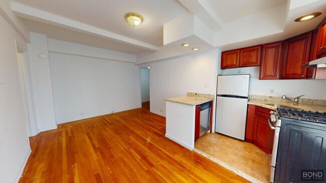 Foto del edificio - 301 E 38th St