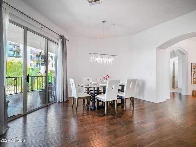 Foto del edificio - 14850 Grandview Dr