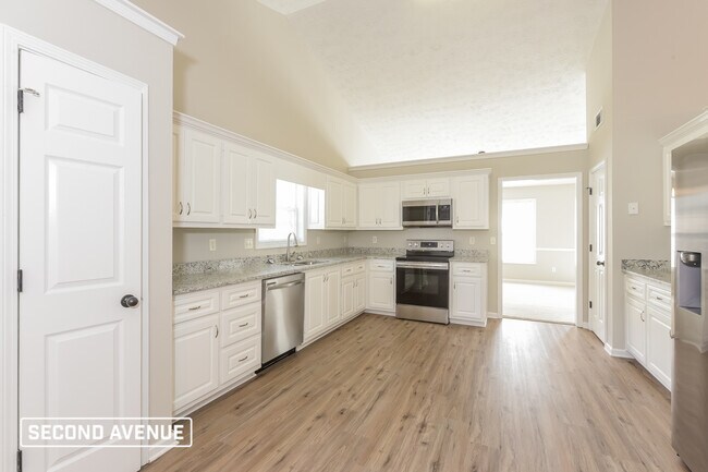 Building Photo - 2725 Lenora Springs Dr
