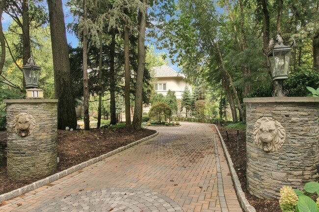 Foto del edificio - 11 Tamarack Rd