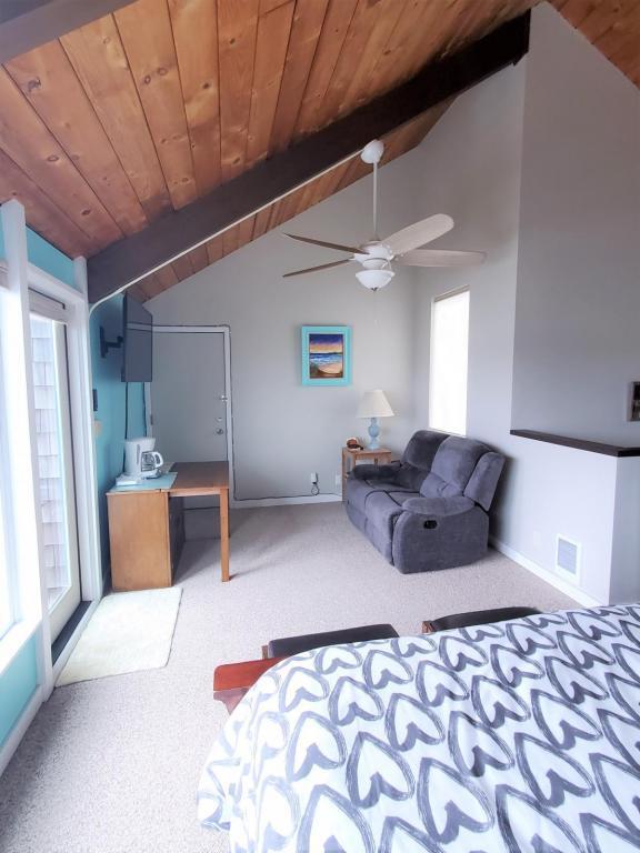 Building Photo - 1000 SE Bay Blvd.