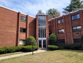 49 Windsor Dr