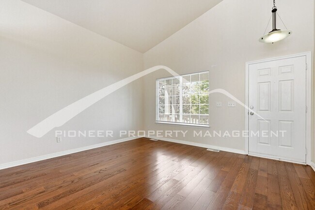Foto del edificio - Spacious Home with Central AC and Washer/Dryer