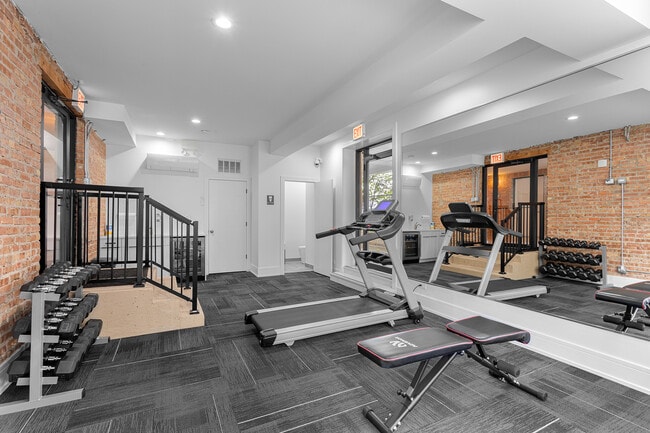 Foto del edificio - 7726 N Eastlake Terrace