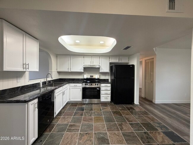 Building Photo - 3305 E Helena Dr